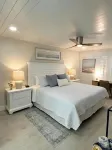 New Amazing Villa on water in charming Captiva