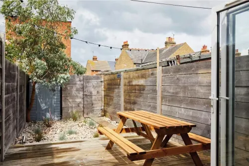 Beautiful 4 bedroom cottage near the beach in Whitstable