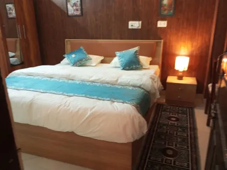 Near to Ram Mandir 1 km-Cozy Nook Stay with kitchen
