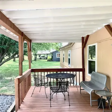 Gene's Retreat, charming lakeside 3 bed 2 bath peaceful home near Ft Gibson Lake