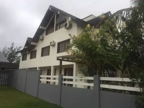 Apartment with two suites, two blocks from the sea and three from the lagoon.