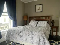 Charming 4-bedroom house with AC, WiFi in downtown Port Clinton!