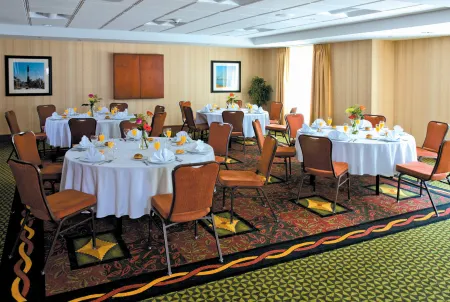 Hilton Garden Inn Melville Отели в г. Плейнвью