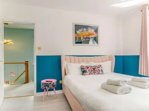 Dawn's House Cromford-Quirky Colourful Home, Hot Tub, Pet Friendly Peak District Hotel a Cromford