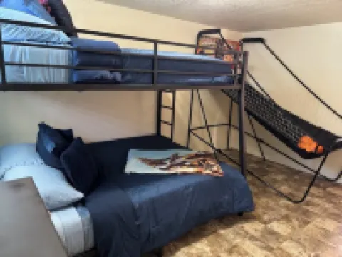 Lakeside Dune Getaway-direct dune access and the lake is just two blocks away! レイクサイドのホテル