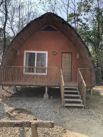 stay with comfortable hospitality and enjoy back to nature concept. Отели рядом с достопримечательностью «Rapti Riverside»