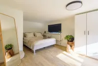 Spacious, luxurious cottage located right on the forest. This is where you come to rest! Hotels in Putten