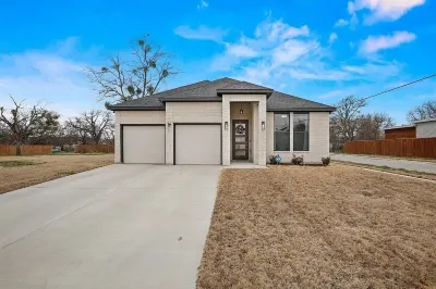 Spacious 4-bedroom Private Pool Villa Close to Downtown Dallas Hotels in 