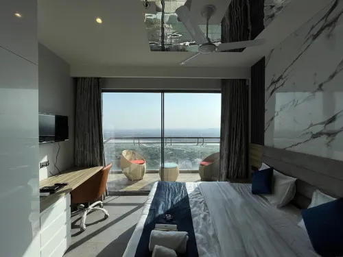 Luxsugero at 27th floor