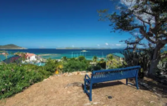 Ocean View Sapphire Condo-Balcony & King Bed