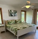 3-bedroom on water. Cable, WiFi, AC, Hot tub, Dock. Feb & March 2026 Available!! Hotels near Blue Hole