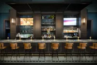 DoubleTree Suites by Hilton Lexington - bar