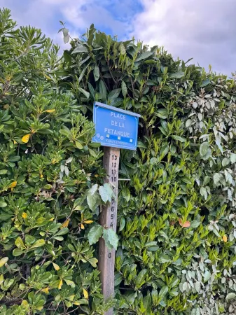 Air-conditioned house with pool, Le Laurier du Golf Отели в г. Монбуше-Сюр-Жаброн