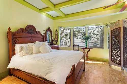 Heart of Venice Beach Hideaway