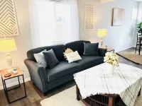 Charming 3-bedroom WALKING distance to BEACH bottom unit of duplex in Edinboro