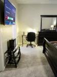 GORGEOUS 1 BEDROOM WITH FREE WIFI & STREET PARKING