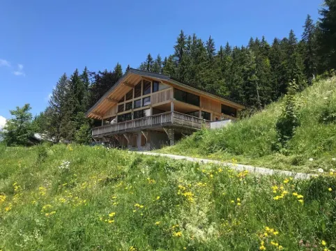 high-end chalet of 320 m2 sleeps 18 with spa Hotels in Notre-Dame-de-Bellecombe