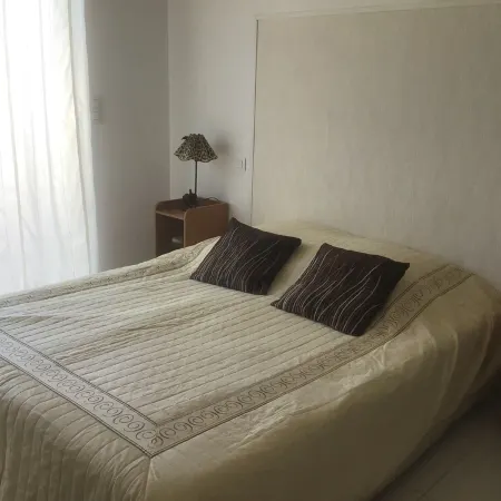 Apartment in a haven of peace 10 mm from the Mediterranean Sea.