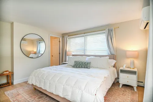 Exceptional 6Br Coastal Retreat, 8-Minute Walk to Moody Beach
