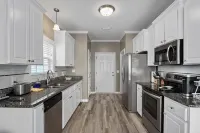 Cozy and Comfy Retreat in a Quiet Neighborhood. Weekly and monthly discounts