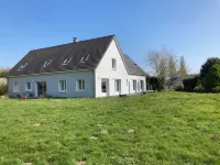 La Maison Bleue, on the Bay of the Somme, in a peaceful natural setting Hôtels à : Pendé