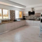 Atypical Villa la reine with swimming pool 5 minutes from the beach! فنادق في غيزن