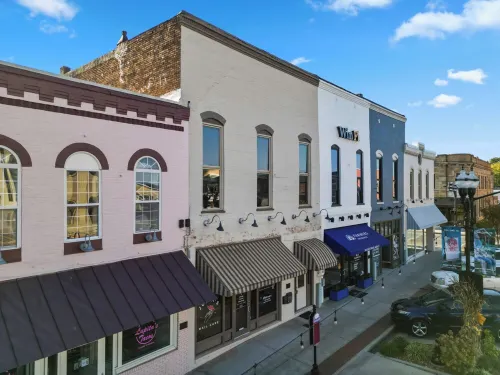 Spacious Historic 3-bedroom apartment with AC, WiFi in charming Winchester