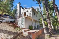 Cozy Cottage w/ Lake Access near Village in Lake Arrowhead