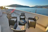4-bedroom beachfront Villa in peaceful Rose with sea view Hotels in Herceg Novi