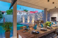 Casa RC: hot tub, infinity pool, services included, next to the sea