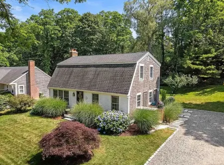 The Horseshoe Crib; Minutes to Beach & Downtown Отели рядом с достопримечательностью «Dexter Grist Mill»