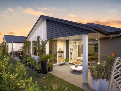 Executive Modern Home Hotels in Papamoa