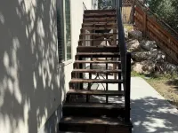 2 Bdrm Private Basement Apartment Sleeps 6 바운티풀 호텔