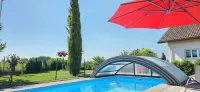 Chez Moumie Studio meublée Piscine Jacuzzi Chezmoumie Hotels in Montezillon