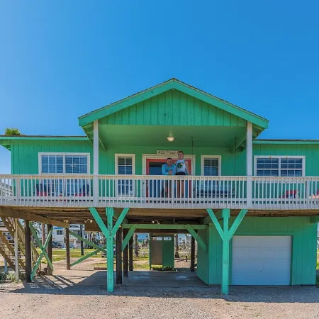 Charming updated Surfside home with firepit - only 2 min walk to the beach!