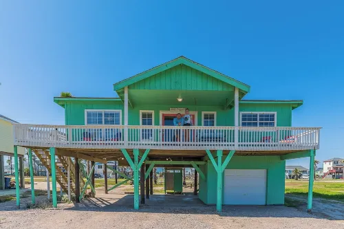 Charming updated Surfside home with firepit - only 2 min walk to the beach! - 무료 와이파이