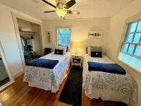 Peaceful, Updated Cottage. Walk to Town & Beach.