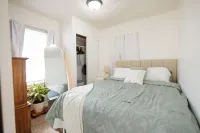 2-bedroom house in charming Aroma Park with AC, WiFi.