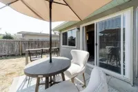 Chic 1 Bedroom Apartment w/ Comfy King Bed Hotels in Richmond