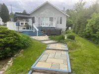 Lakeside Retreat at the Boat launch!! 하비스 레이크 호텔