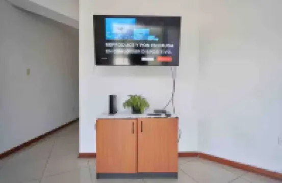 Amplio y en Céntrica Urbanización, segundo piso