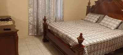 V and C escape in Mandeville, Manchester  호텔