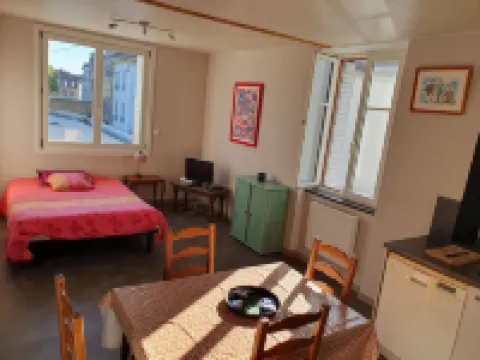 Bright, spacious cocoon 5 min from station