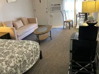 One Queen bed studio with WiFi, smart TV and AC in welcoming Fillmore. Hotels in Fillmore