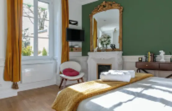 Charming studio with terrace and parking - close to downtown