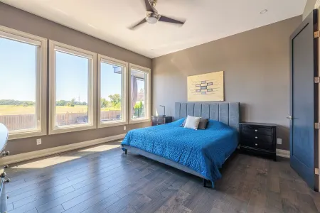 La dolce Vita Villa back yard Oasis inground pool putting green bocci firepit