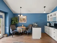 The Monarch - charming cottage in prime downtown Jacksonville w/AC + luxury bath Hotels in Jacksonville