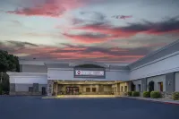 Best Western Plus University Inn  Conference Center 鄰近Clemson University: Department of Electrical and Computer Engineering的酒店