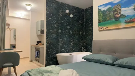 LAKE FRONT HISTORIC CENTER