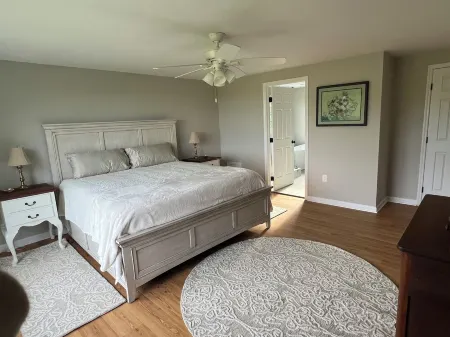 Charming 4-bedroom House on beautiful farm in Clear Brook with lovely views